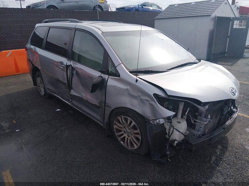 2014 Toyota Sienna Xle V6 8 Passenger