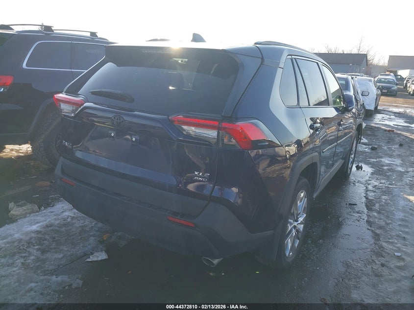VIN JTMA1RFV7MD070165 2021 TOYOTA RAV4 XLE PREMIUM