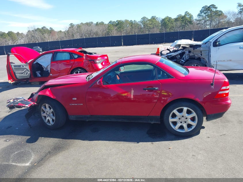 1998 Mercedes-Benz Slk 230 VIN: WDBKK47F1WF006740 Lot: 44373394