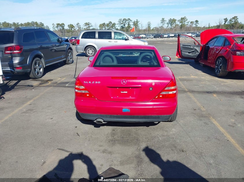 1998 Mercedes-Benz Slk 230 VIN: WDBKK47F1WF006740 Lot: 44373394