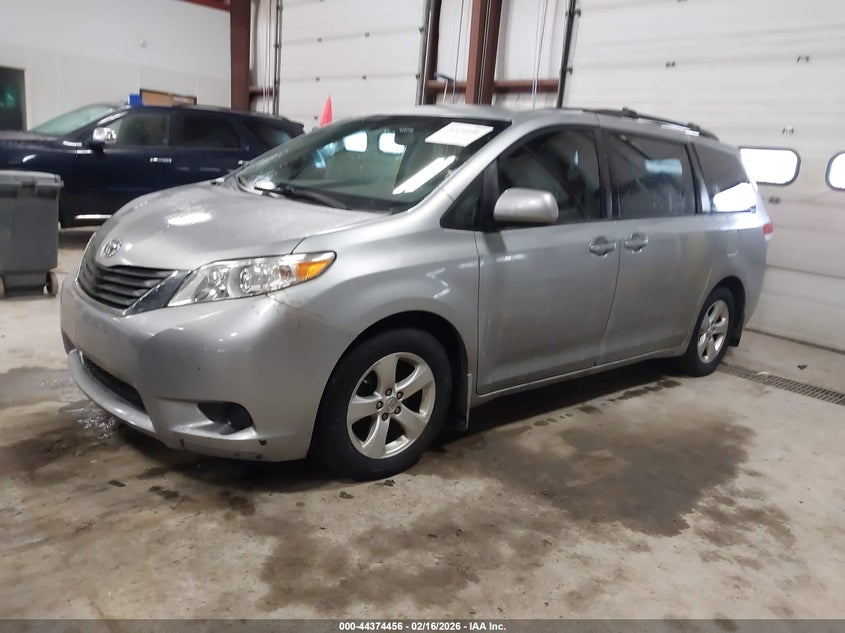 2014 Toyota Sienna Le V6 8 Passenger