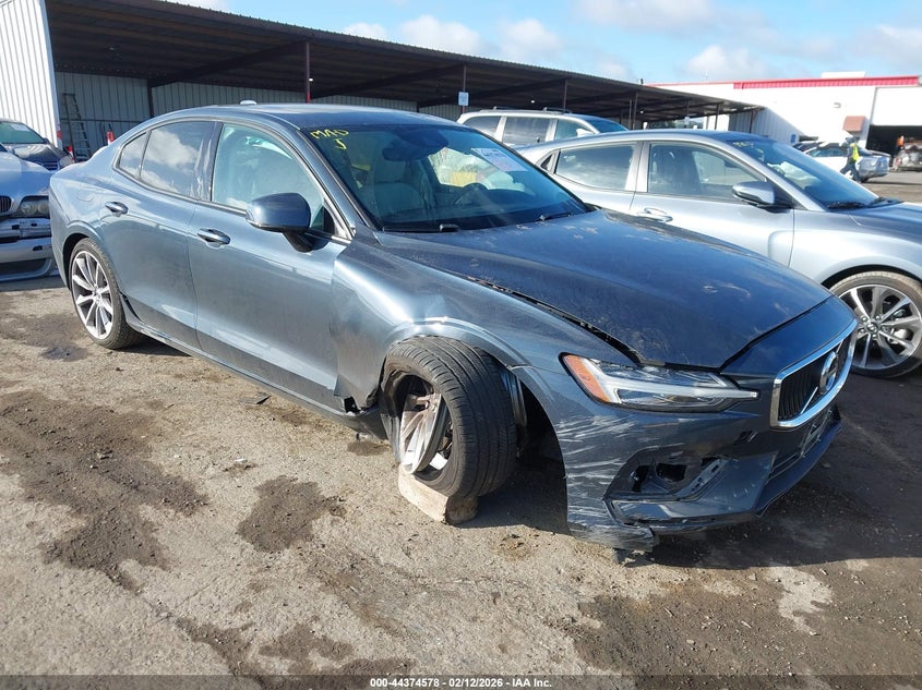 2020 Volvo S60 T5 Momentum