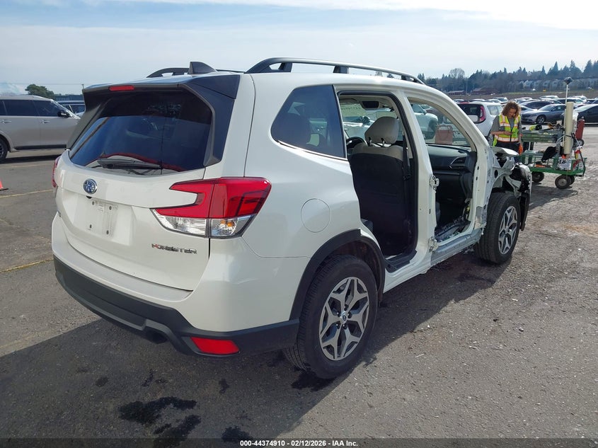 2024 Subaru Forester Premium