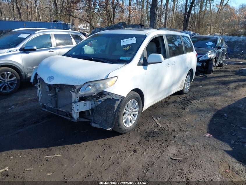 2014 Toyota Sienna Xle V6 8 Passenger