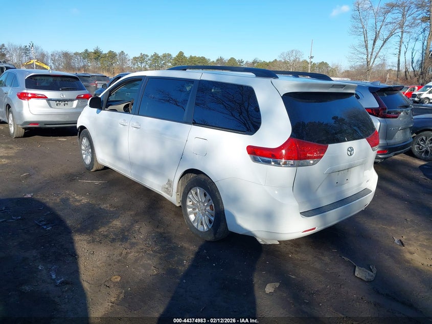 2014 Toyota Sienna Xle V6 8 Passenger