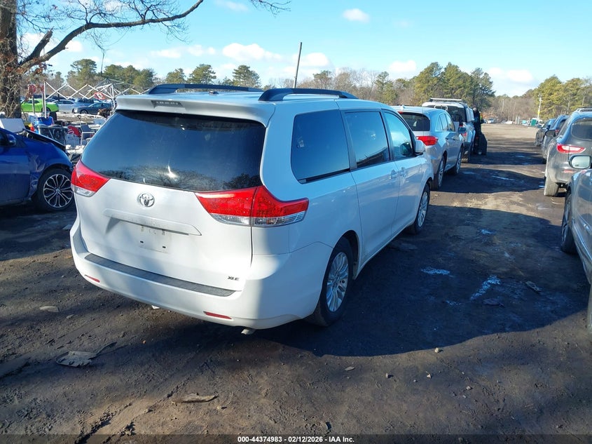 2014 Toyota Sienna Xle V6 8 Passenger