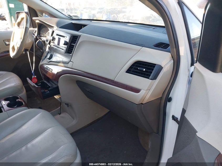 2014 Toyota Sienna Xle V6 8 Passenger