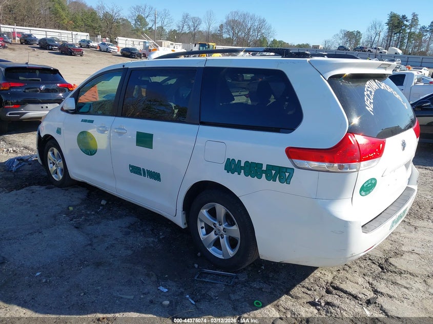 2013 Toyota Sienna Le V6 8 Passenger