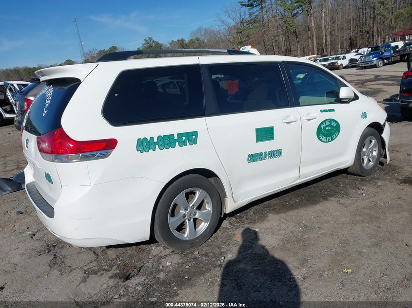 2013 Toyota Sienna Le V6 8 Passenger