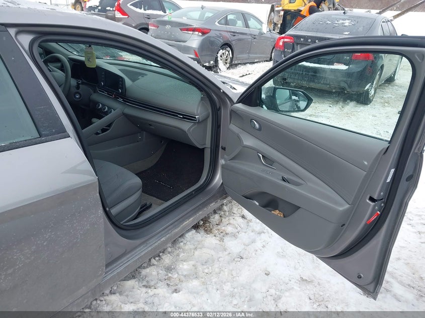 2023 Hyundai Elantra Se