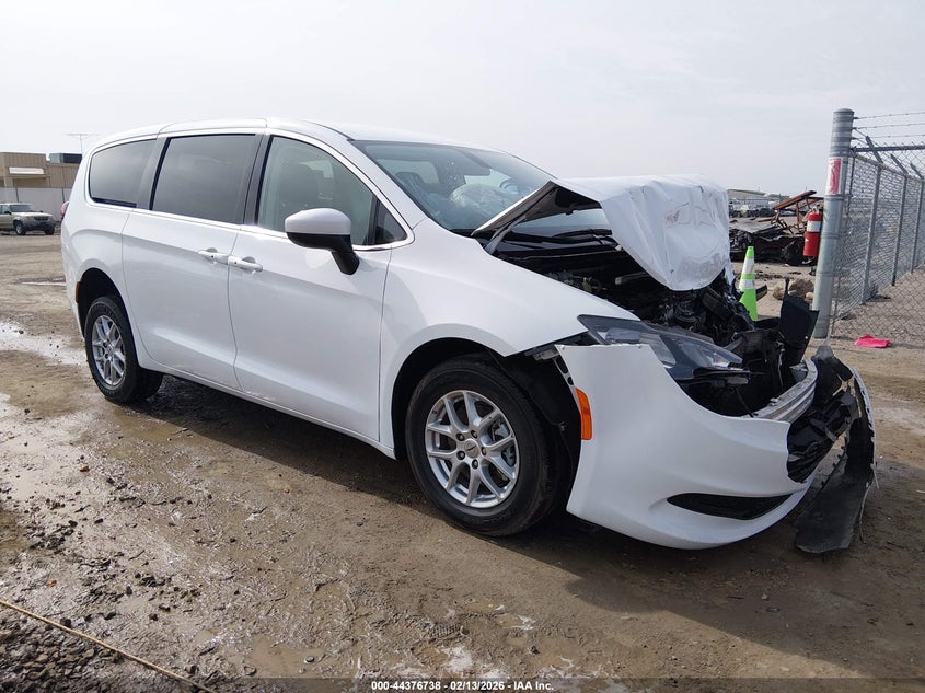 2022 Chrysler Voyager Lx