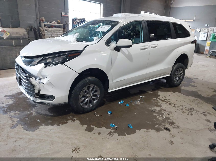 TOYOTA SIENNA - zdjęcie 2