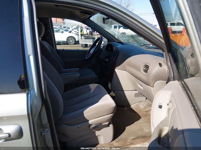 2003 Chrysler Town & Country Lx