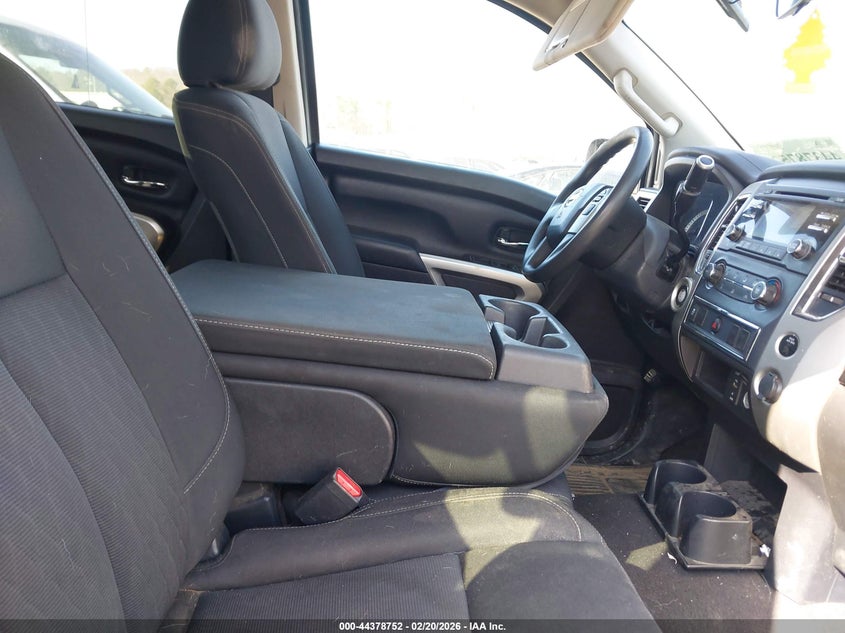 2017 Nissan Titan Sv