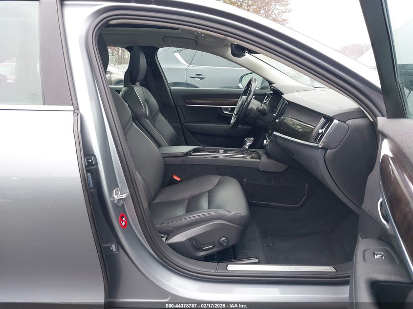 2018 Volvo S90 T5 Momentum