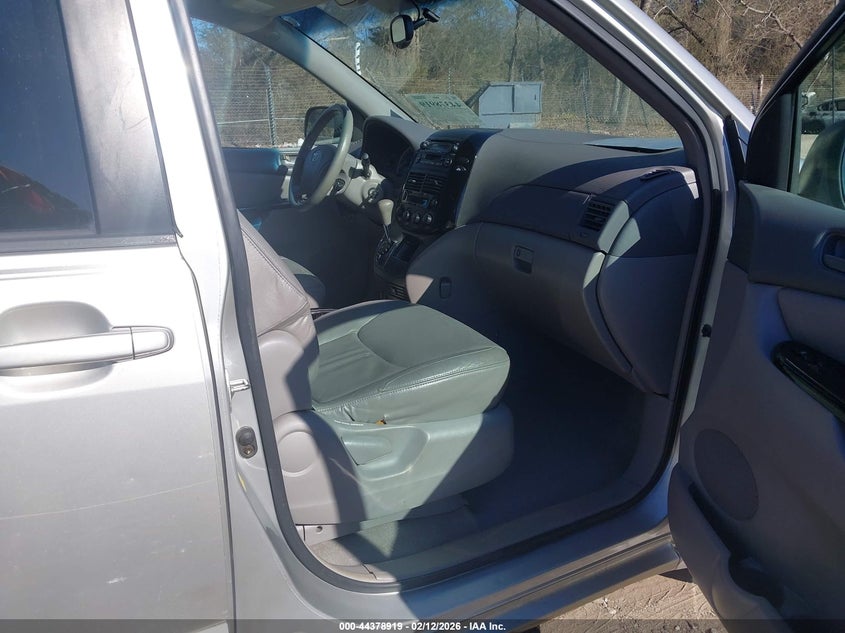 2004 Toyota Sienna Le