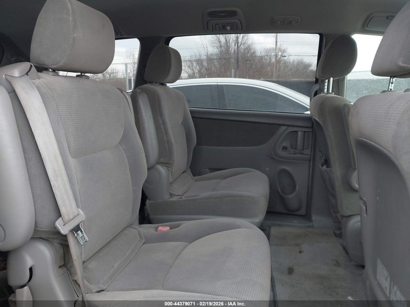 2004 Toyota Sienna Le