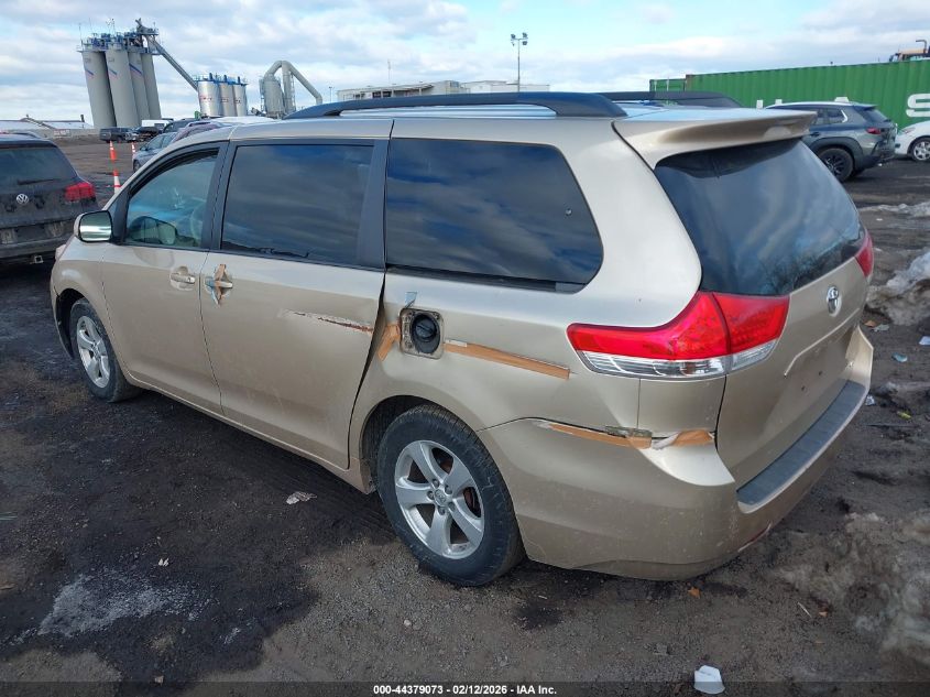 2014 Toyota Sienna Le V6 8 Passenger