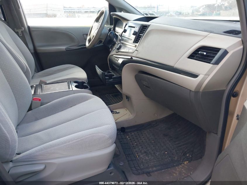 2014 Toyota Sienna Le V6 8 Passenger