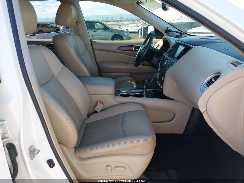 2017 Nissan Pathfinder Platinum