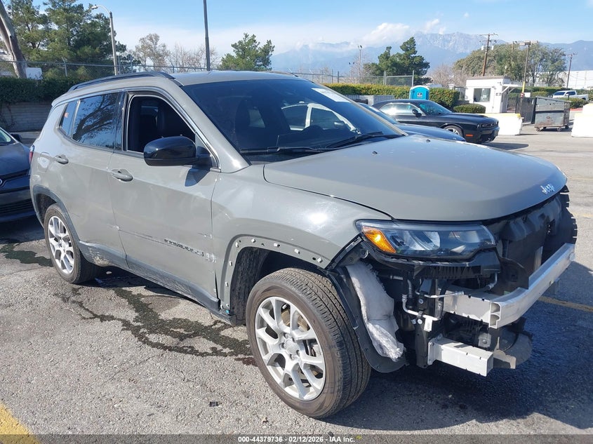 2023 Jeep Compass Latitude Lux Fwd