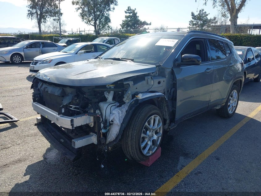 2023 Jeep Compass Latitude Lux Fwd
