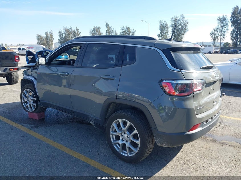 2023 Jeep Compass Latitude Lux Fwd