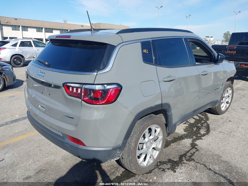 2023 Jeep Compass Latitude Lux Fwd