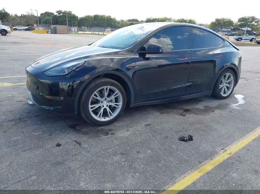 2022 Tesla Model Y Long Range Dual Motor All-Wheel Drive