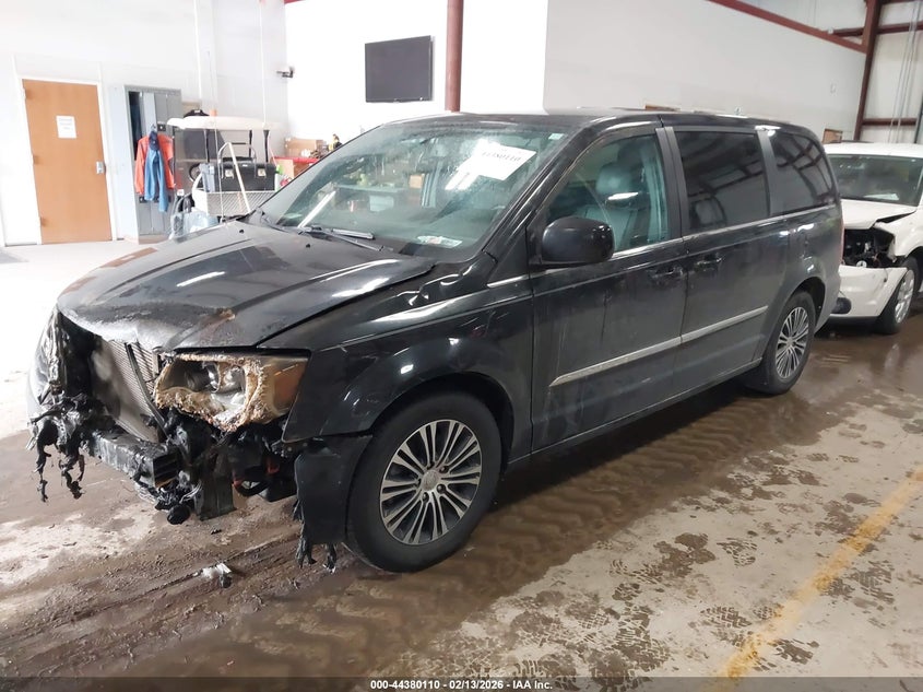 2014 Chrysler Town & Country S