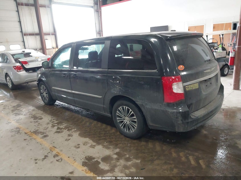 2014 Chrysler Town & Country S