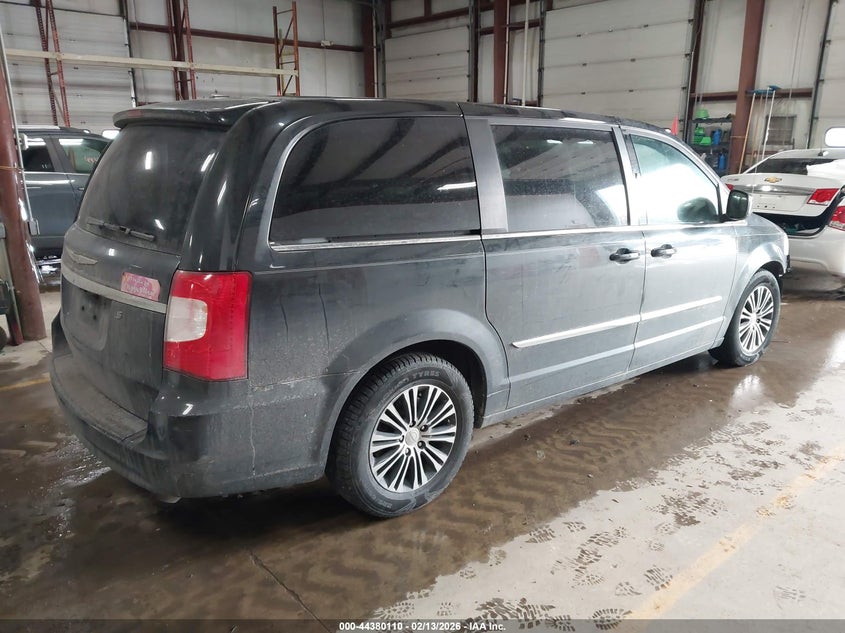 2014 Chrysler Town & Country S