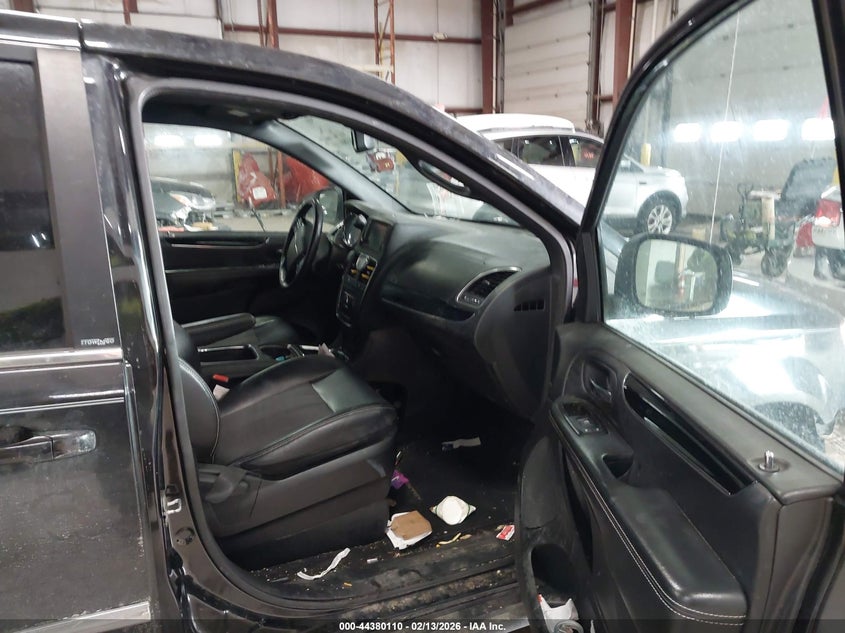 2014 Chrysler Town & Country S