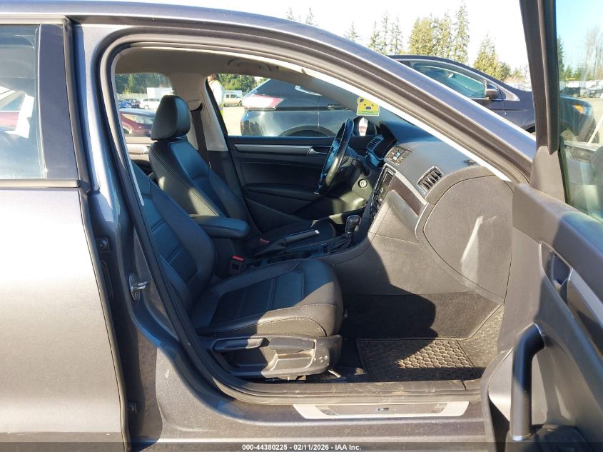 2018 Volkswagen Passat 2.0T R-Line/2.0T S