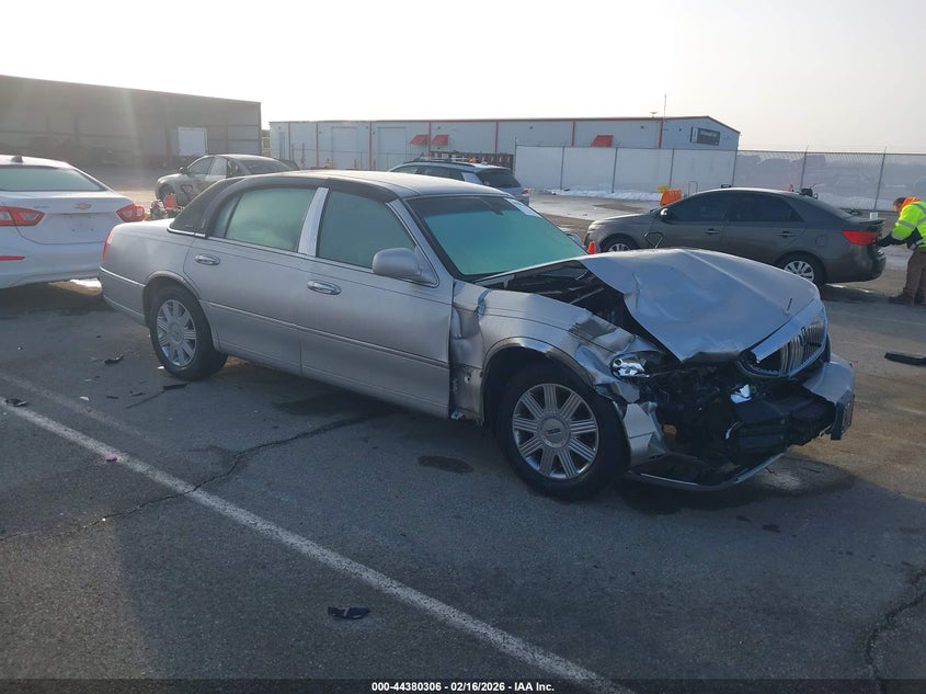 2004 LINCOLN TOWN CAR ULTIMATE