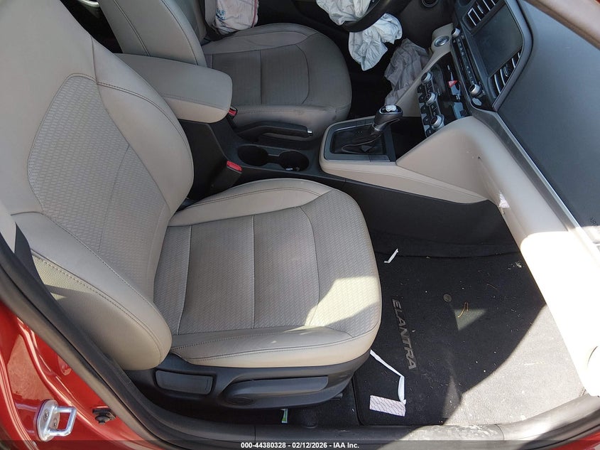 VIN 5NPD84LF1LH572476 2020 HYUNDAI ELANTRA LIMITED