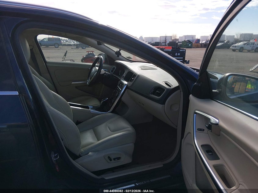 2015 Volvo V60 T5 Platinum