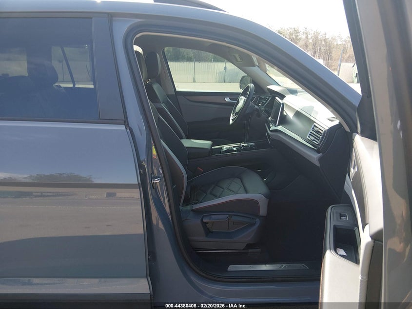 2024 Volkswagen Atlas 2.0T Peak Edition Se W/Technology