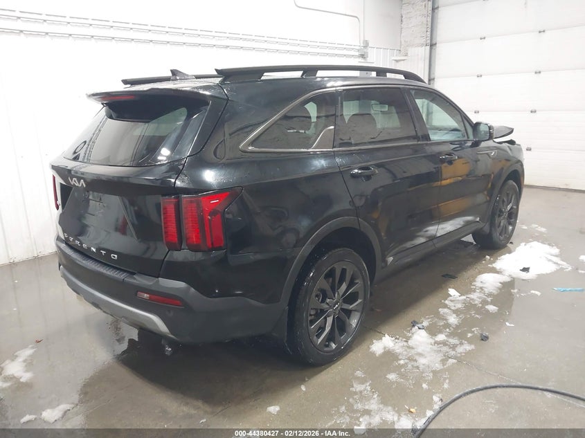 VIN 5XYRHDLF2NG144111 2022 KIA SORENTO X-LINE EX