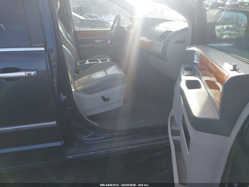 2009 Chrysler Town & Country Limited