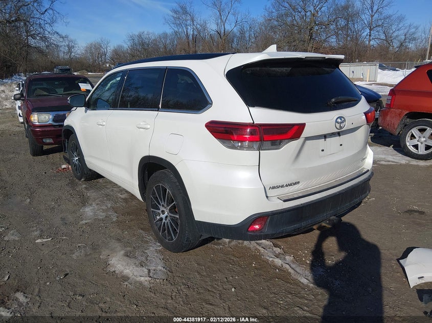 2017 Toyota Highlander Se
