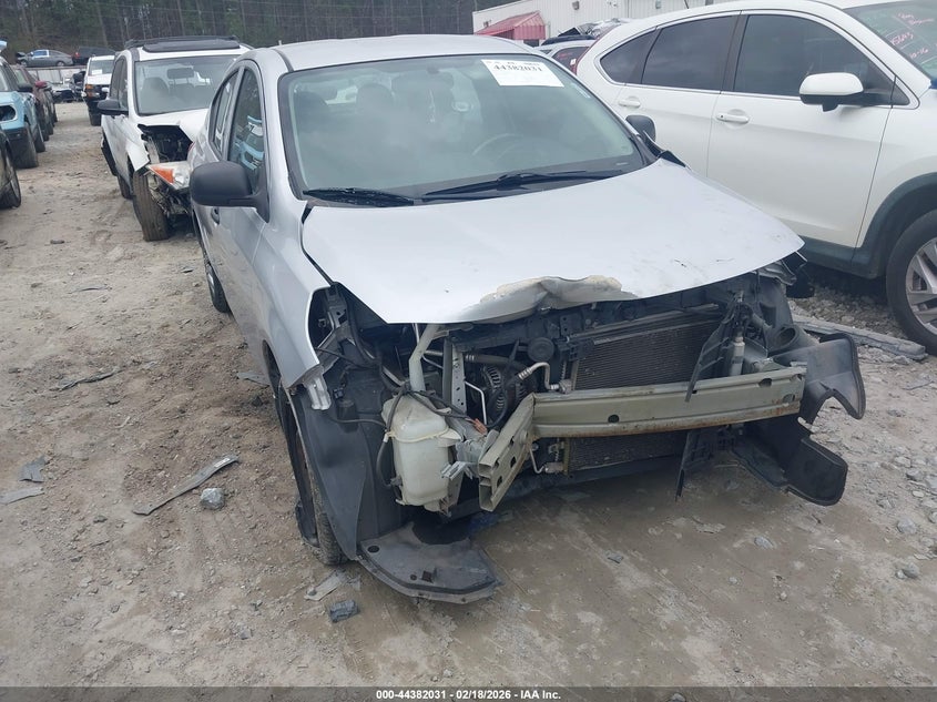 2015 Nissan Versa 1.6 S+