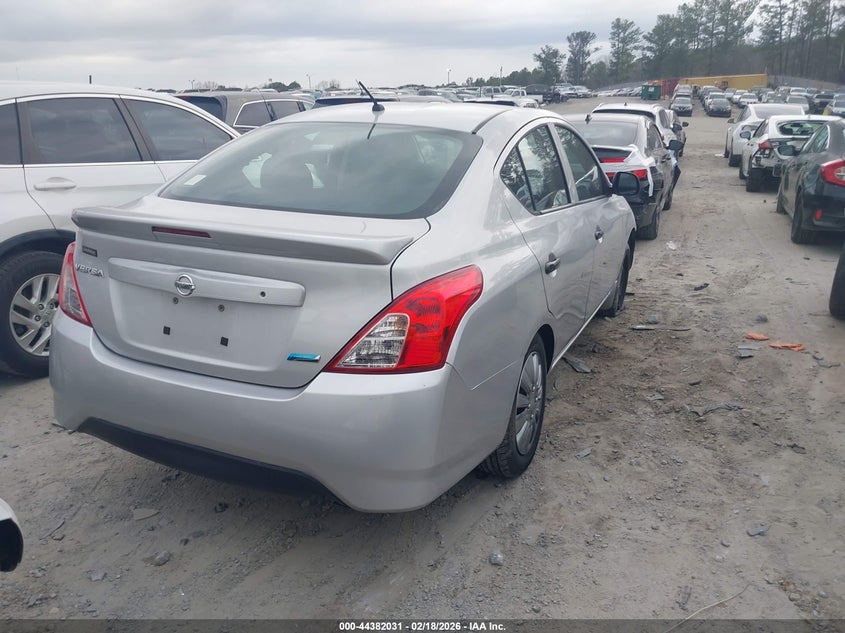 2015 Nissan Versa 1.6 S+