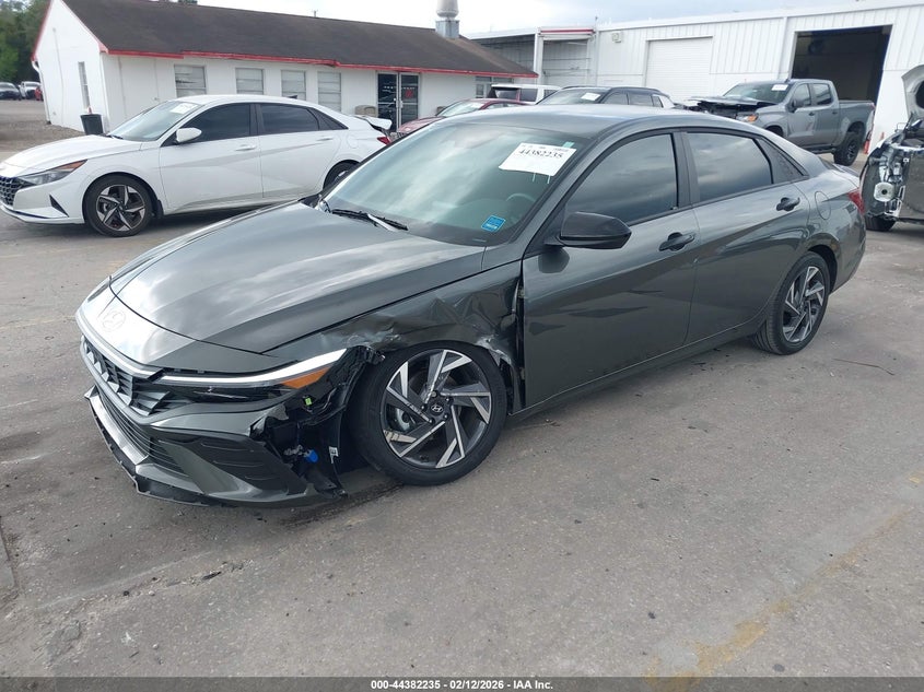 2025 HYUNDAI ELANTRA auction photo 2