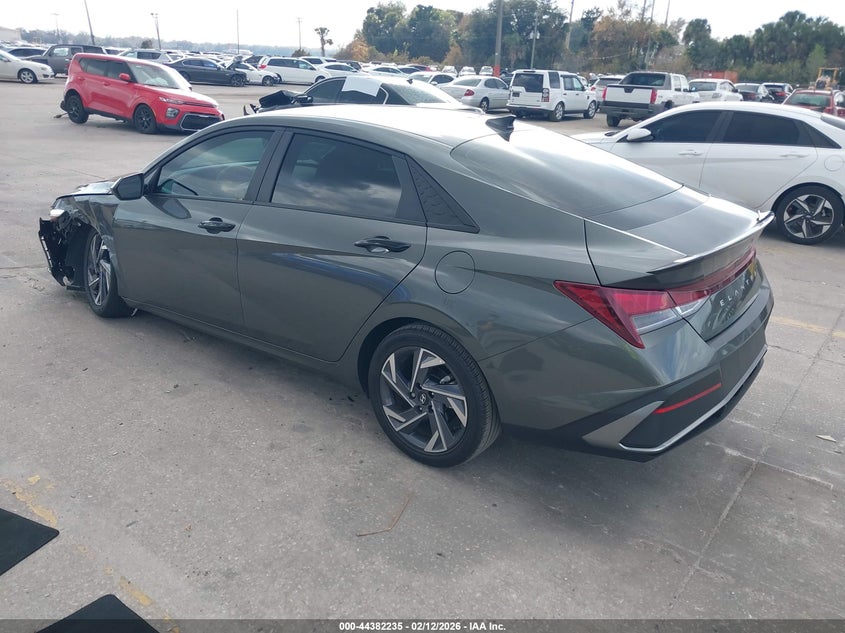 2025 HYUNDAI ELANTRA auction photo 3