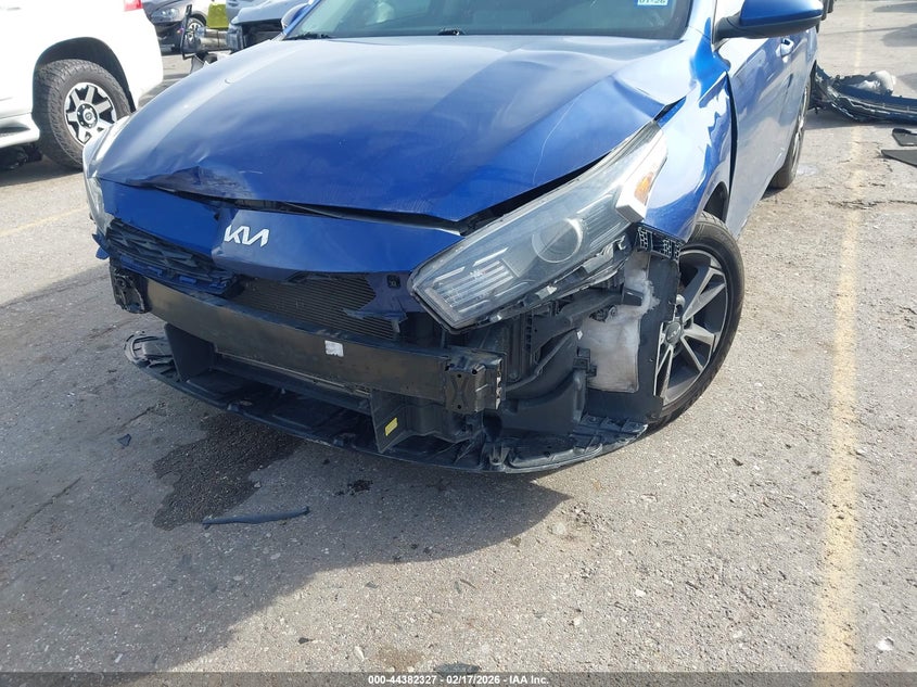 VIN 3KPF24AD4NE449774 2022 KIA FORTE LXS