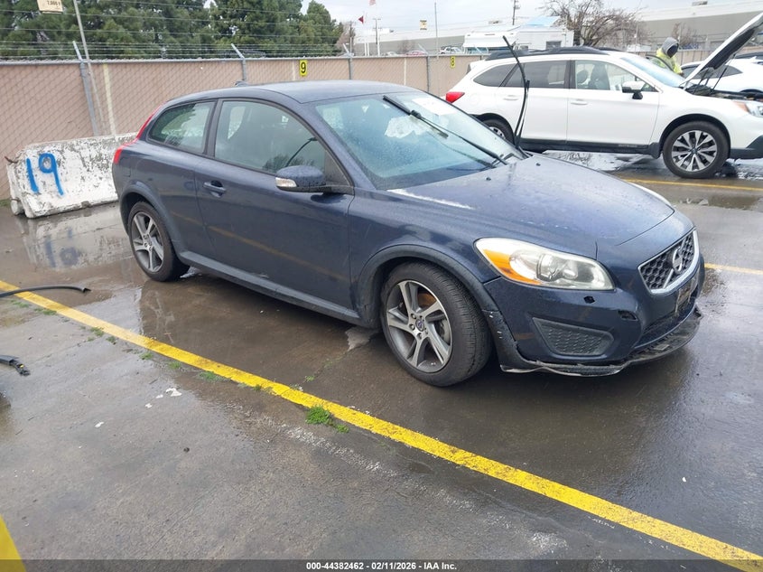 2013 Volvo C30 T5/T5 Platinum/T5 Premier/T5 Premier Plus/T5 R-Design/T5 R-Design Platinum/T5 R-Design Premier