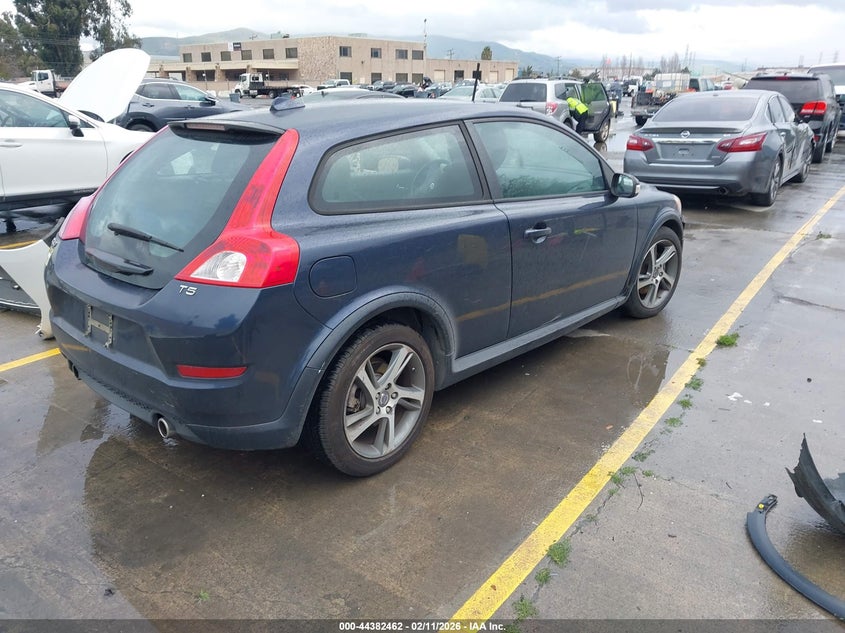 2013 Volvo C30 T5/T5 Platinum/T5 Premier/T5 Premier Plus/T5 R-Design/T5 R-Design Platinum/T5 R-Design Premier