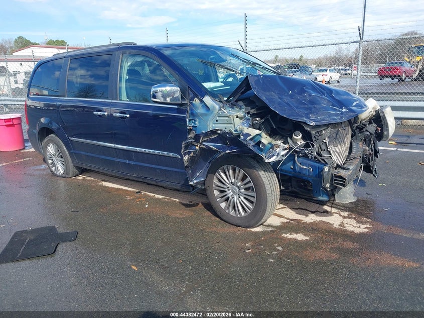 2013 Chrysler Town & Country Touring-L