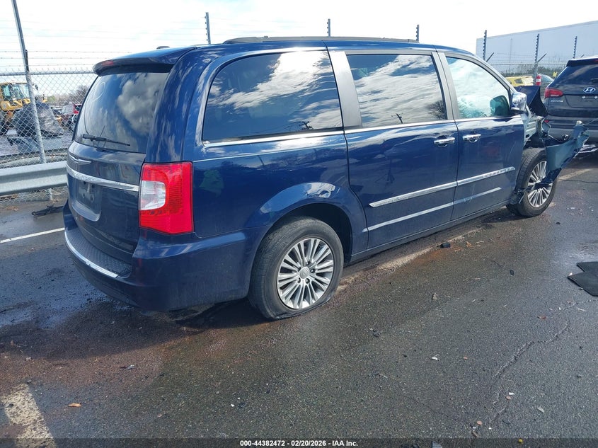 2013 Chrysler Town & Country Touring-L